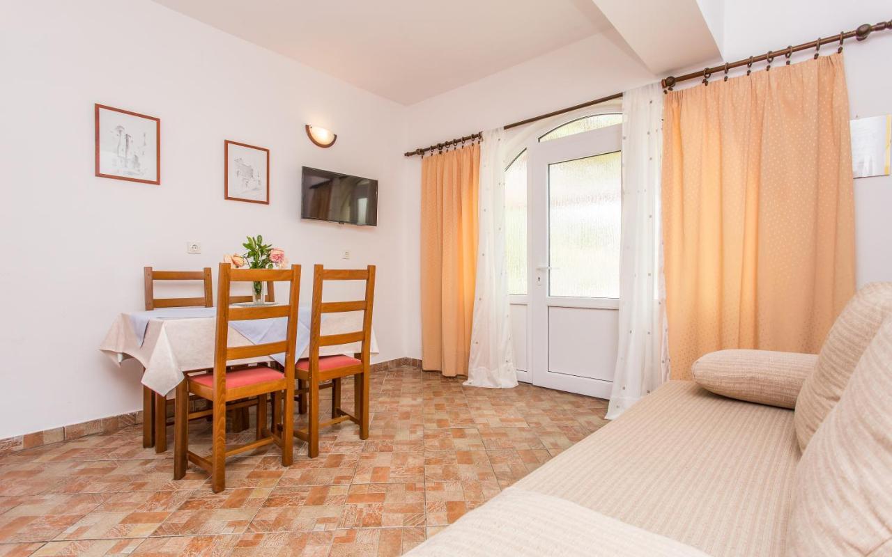Apartments Maja And Sanja Baska  Ngoại thất bức ảnh